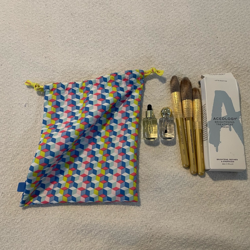 Ipsy stuff. Not used